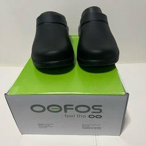 Oofos Clogs NWT